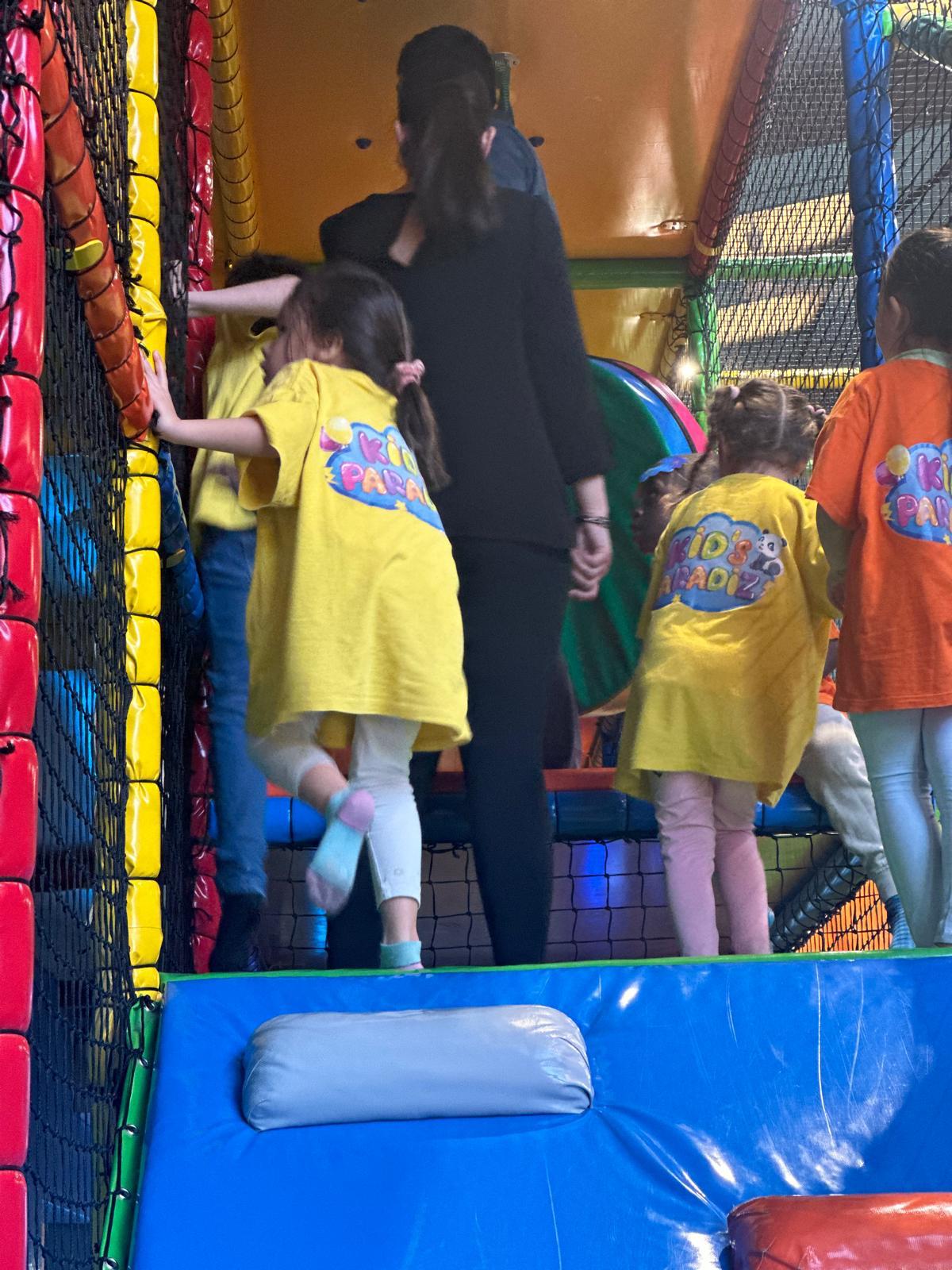 Groupe dans les structures Kid's Paradiz